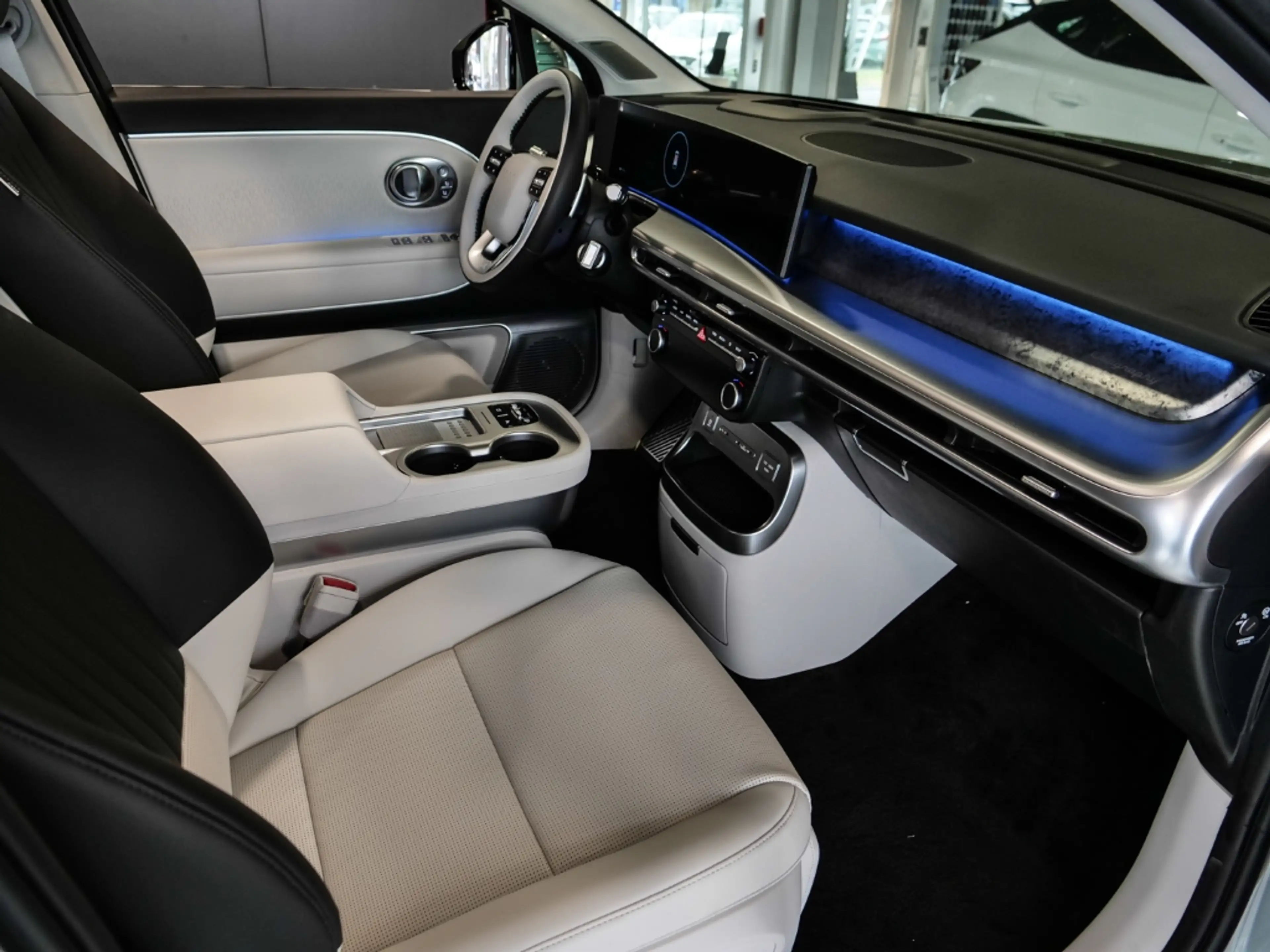 Hyundai IONIQ 9 6-Sitzer (MY26) 110 kWh (307 PS) 4WD UNIQ Panorama — photo 15