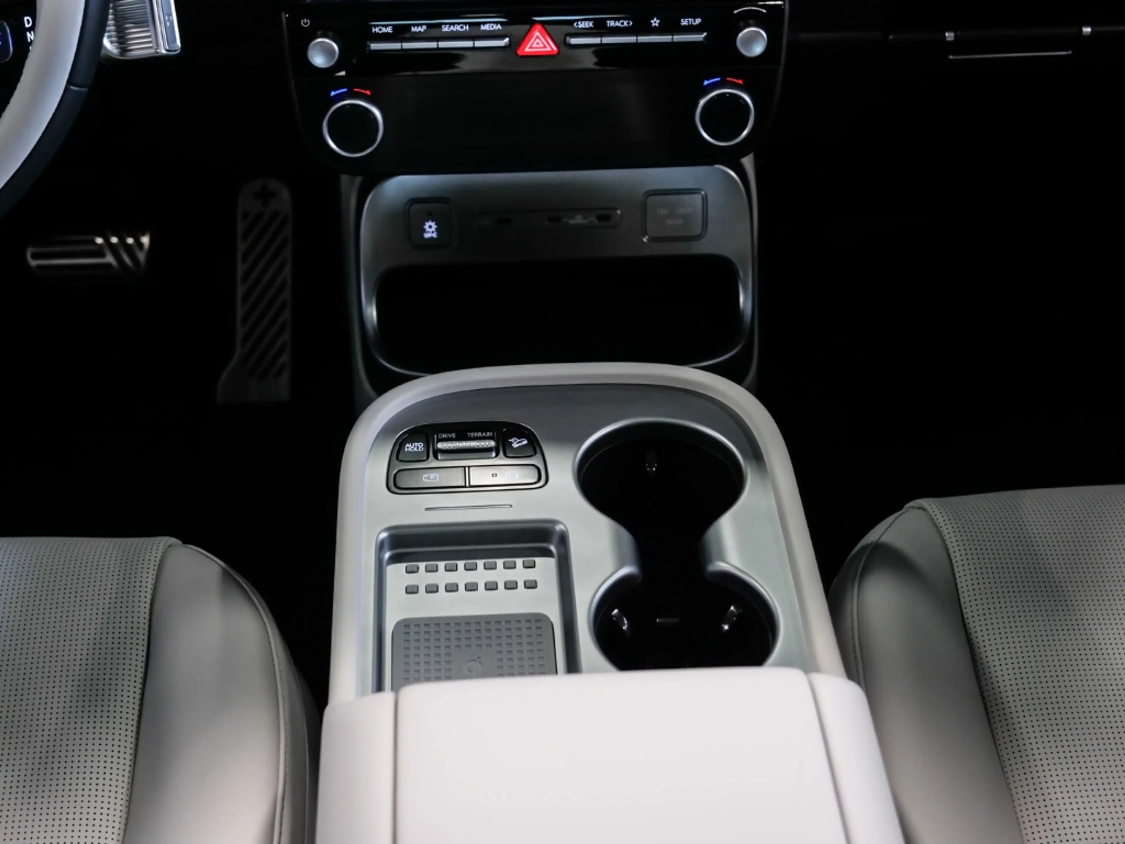 Hyundai IONIQ 9 6-Sitzer (MY26) 110 kWh (307 PS) 4WD UNIQ Panorama — photo 13