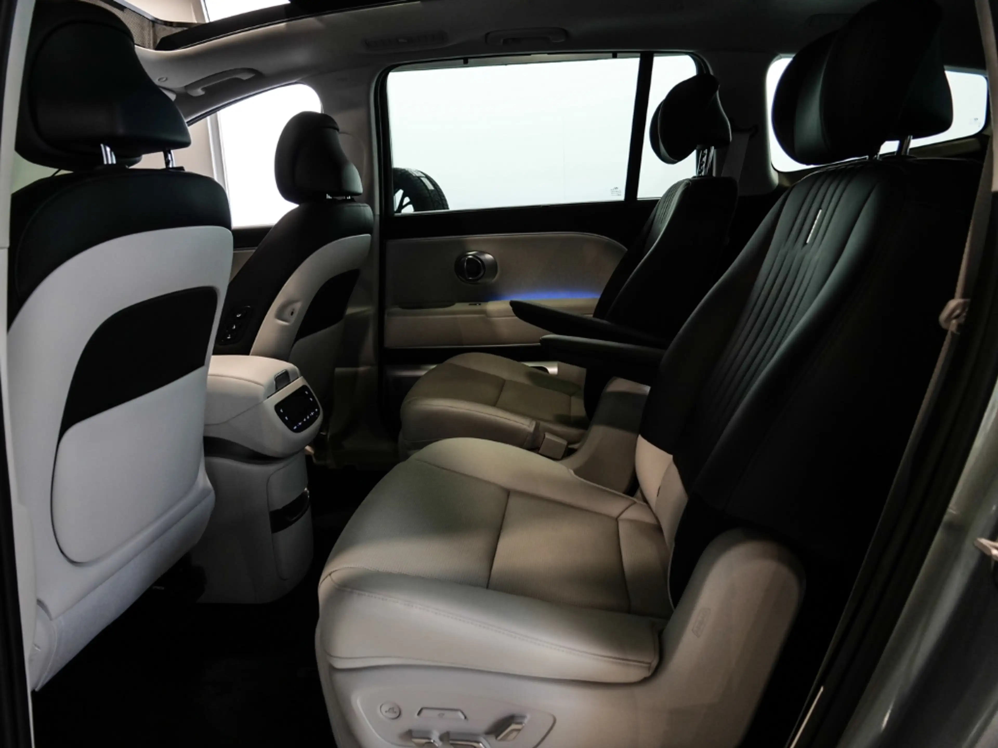 Hyundai IONIQ 9 6-Sitzer (MY26) 110 kWh (307 PS) 4WD UNIQ Panorama — photo 9