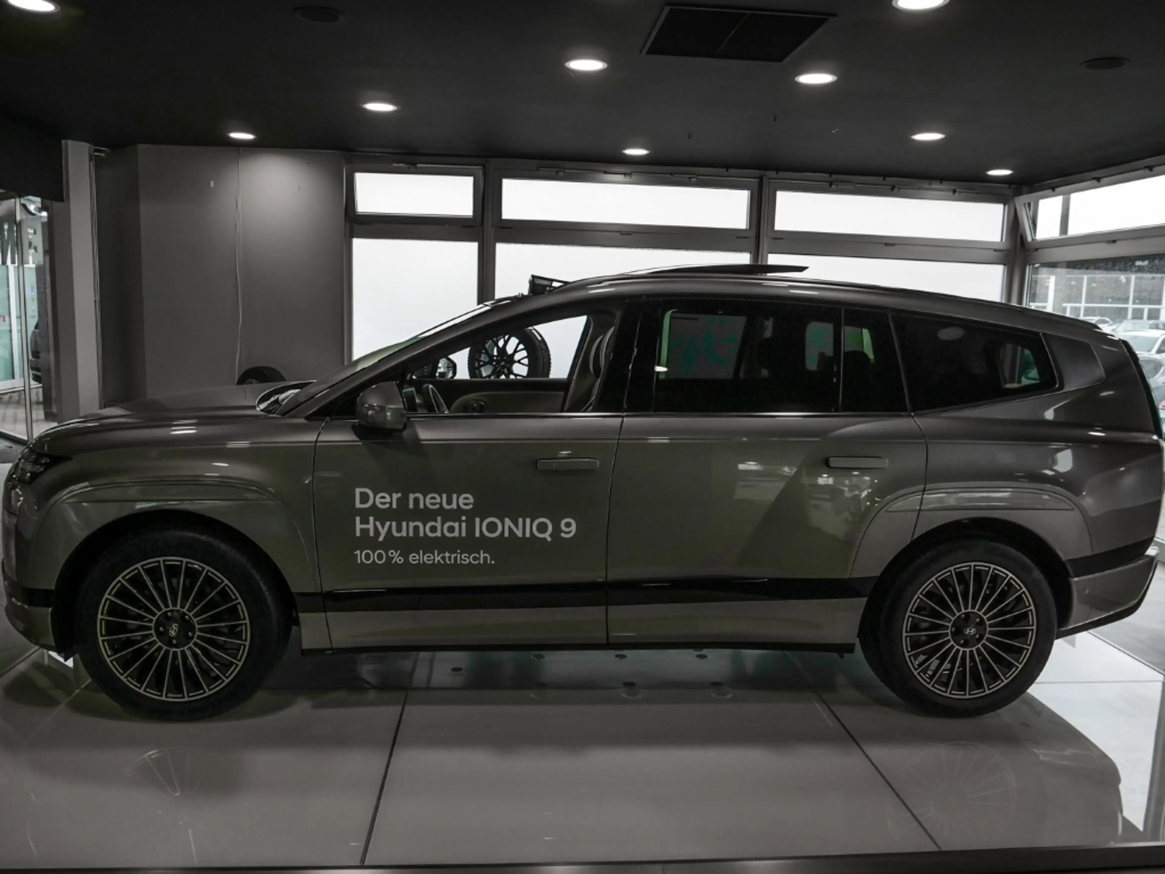 Hyundai IONIQ 9 6-Sitzer (MY26) 110 kWh (307 PS) 4WD UNIQ Panorama — photo 5