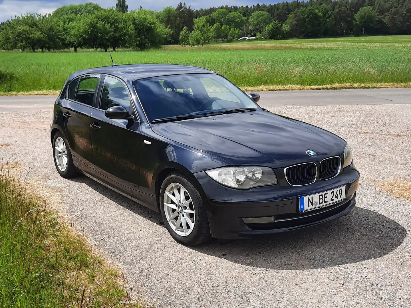 BMW 120 1er Diesel (5-Türer) 120d DPF Aut. Schwarz - 1