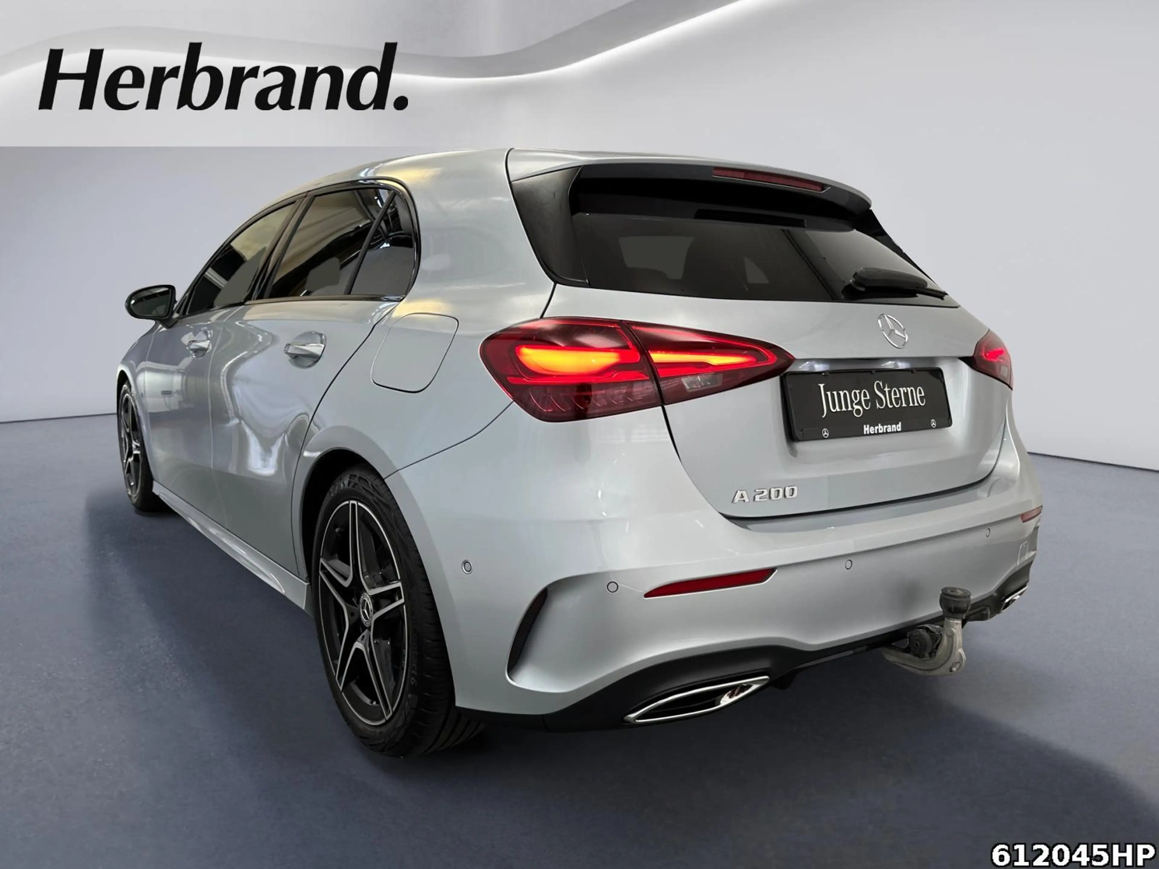 Mercedes-Benz A 200 AMG AHK Night Distronic Kamera Keyless Amb — photo 4