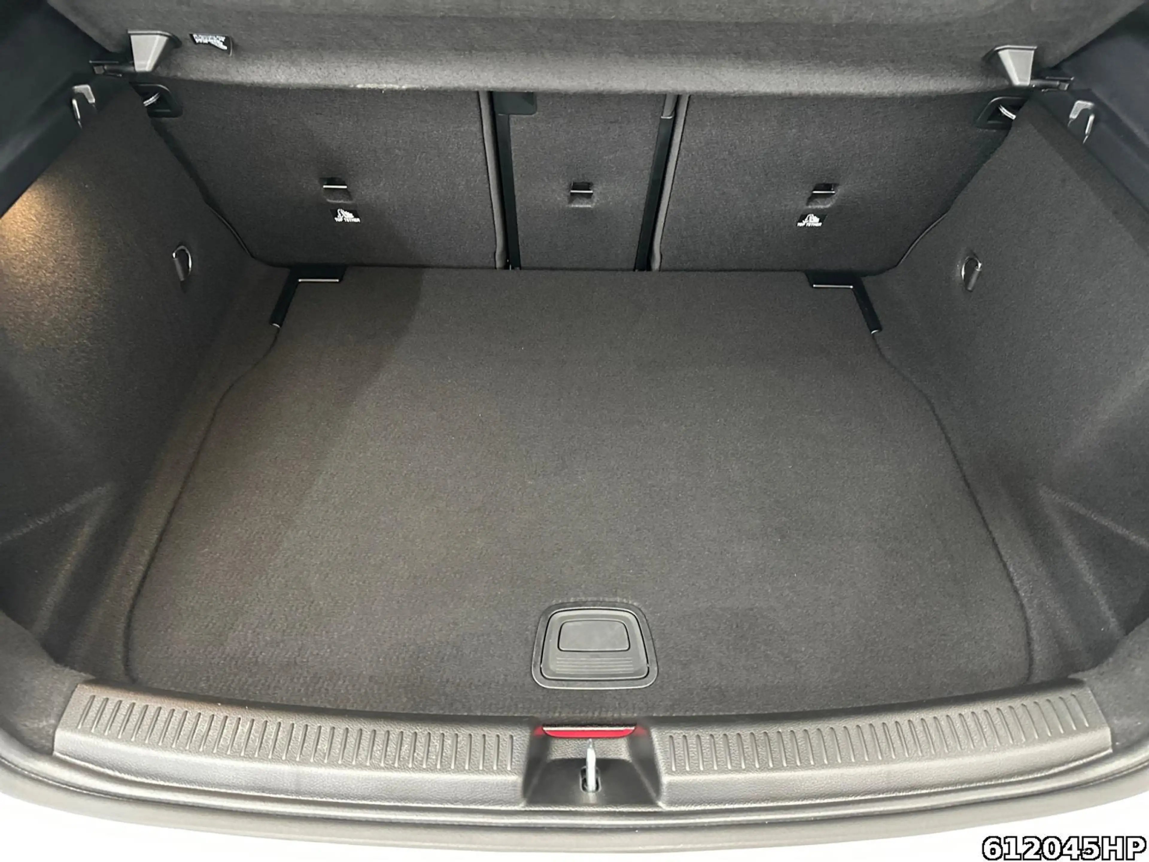 Mercedes-Benz A 200 AMG AHK Night Distronic Kamera Keyless Amb — photo 6