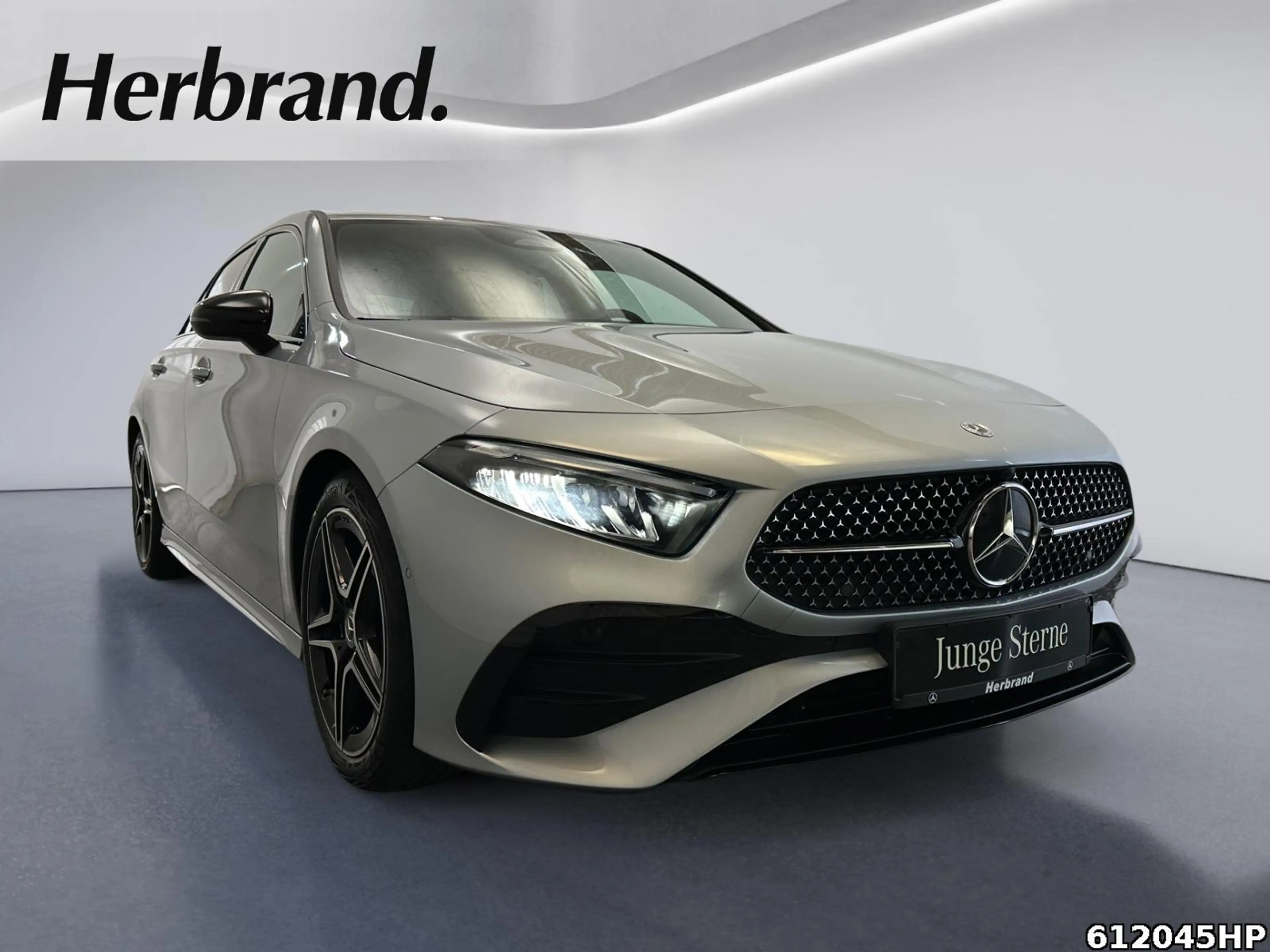 Mercedes-Benz A 200 AMG AHK Night Distronic Kamera Keyless Amb — photo 2
