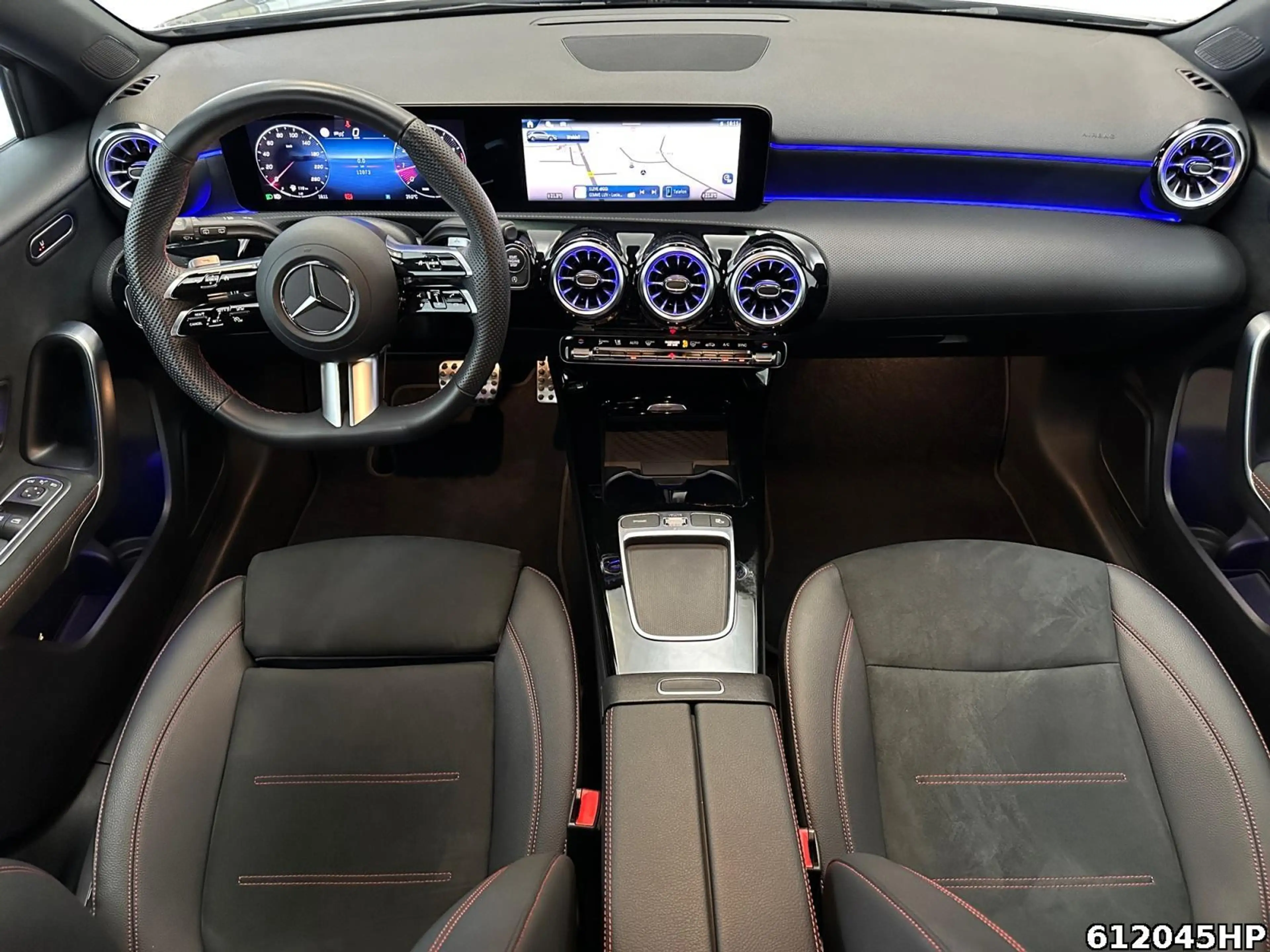 Mercedes-Benz A 200 AMG AHK Night Distronic Kamera Keyless Amb — photo 12