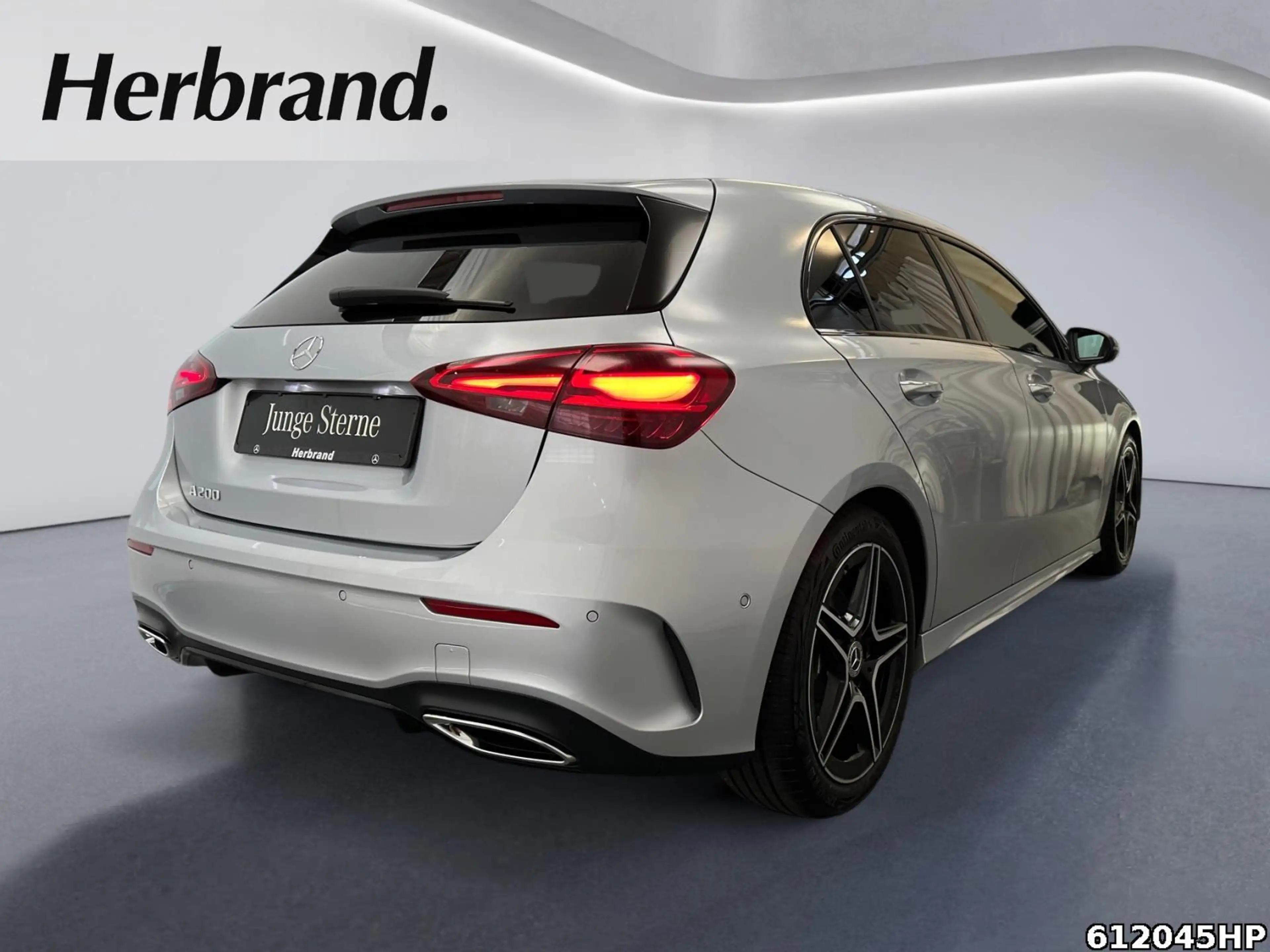 Mercedes-Benz A 200 AMG AHK Night Distronic Kamera Keyless Amb — photo 3