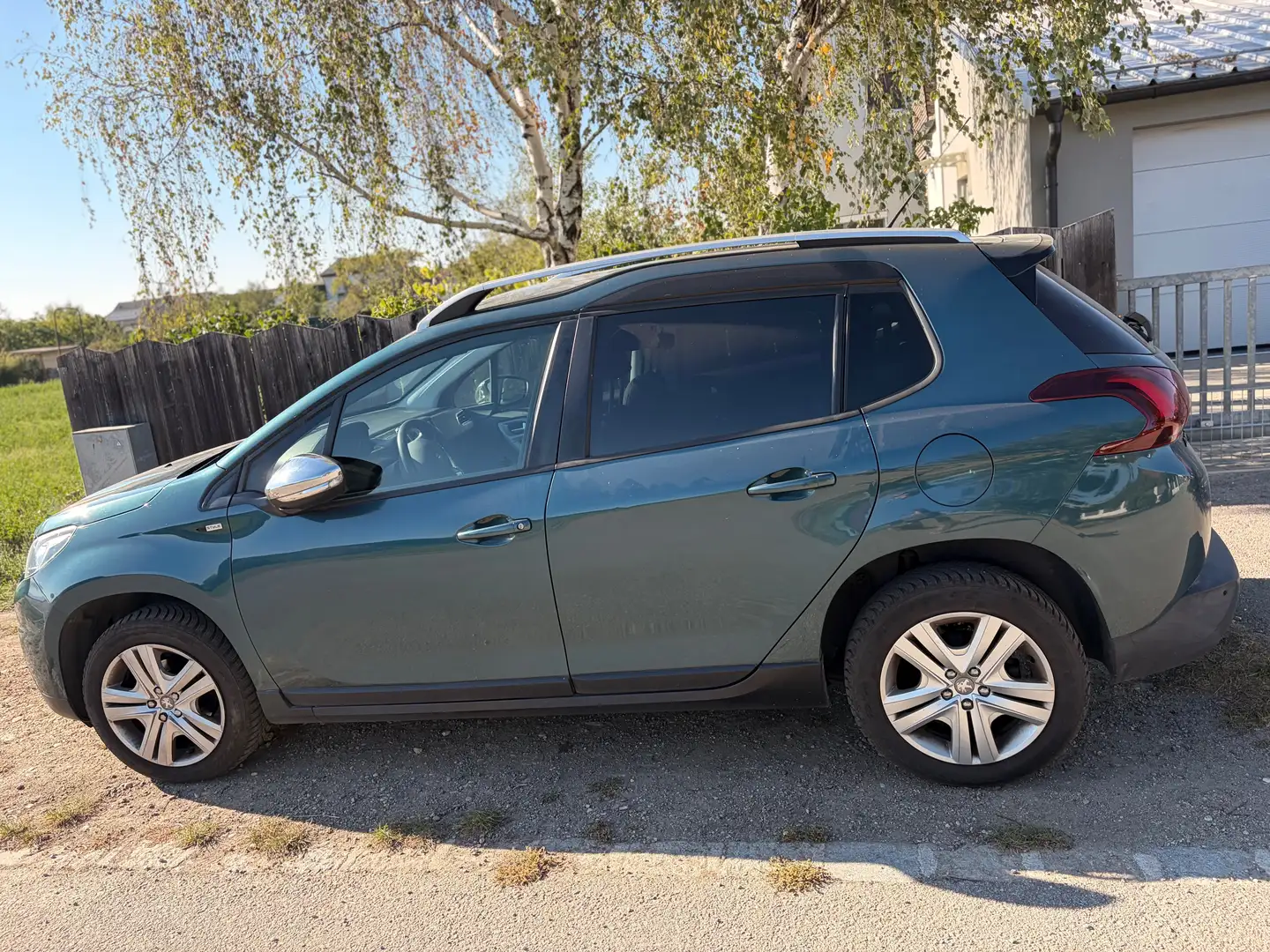Peugeot 2008 2008 1,2 PureTech Style Style Grün - 2