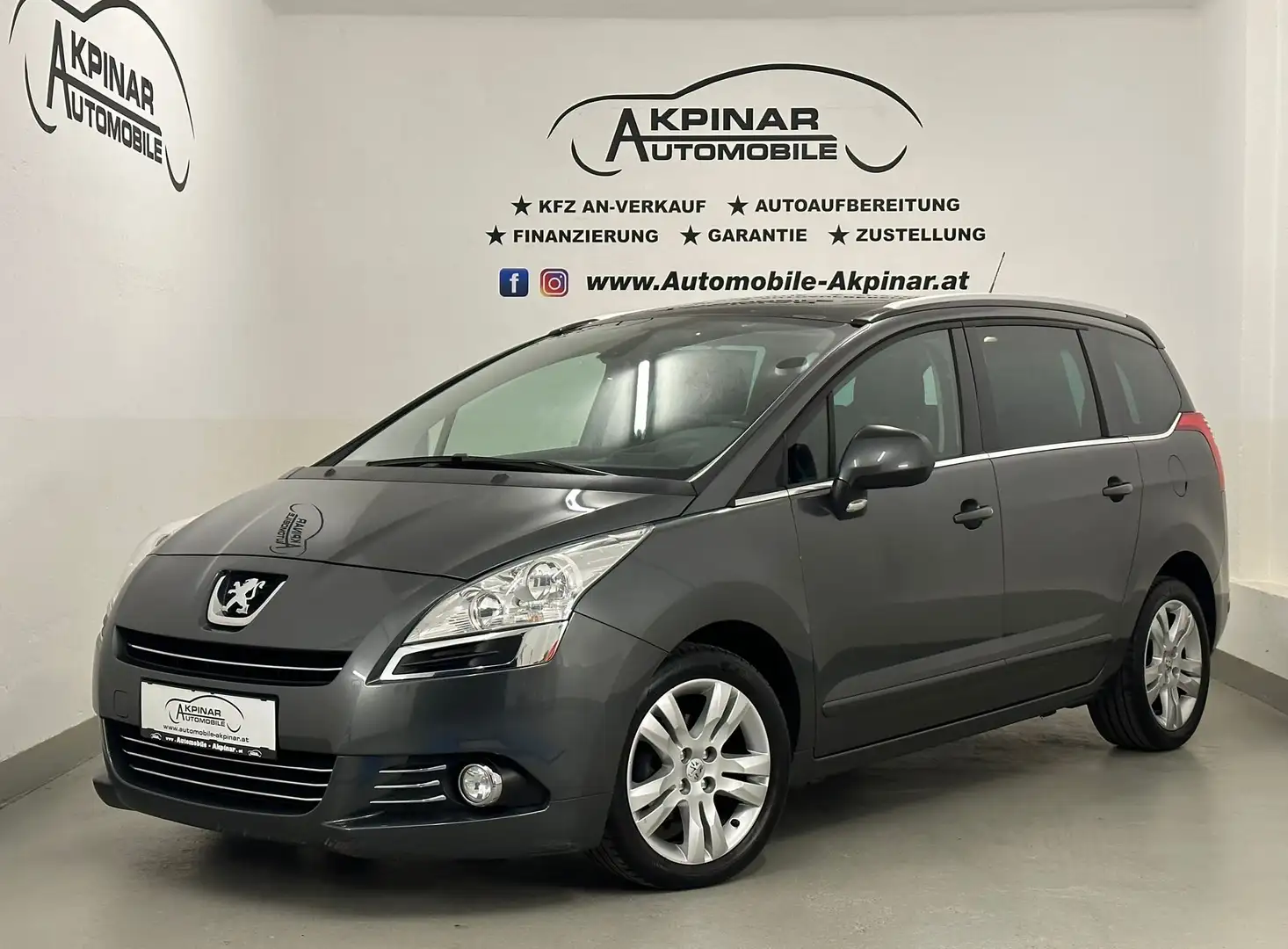Peugeot 5008 1,6 HDI Platinum Aut. Grau - 1