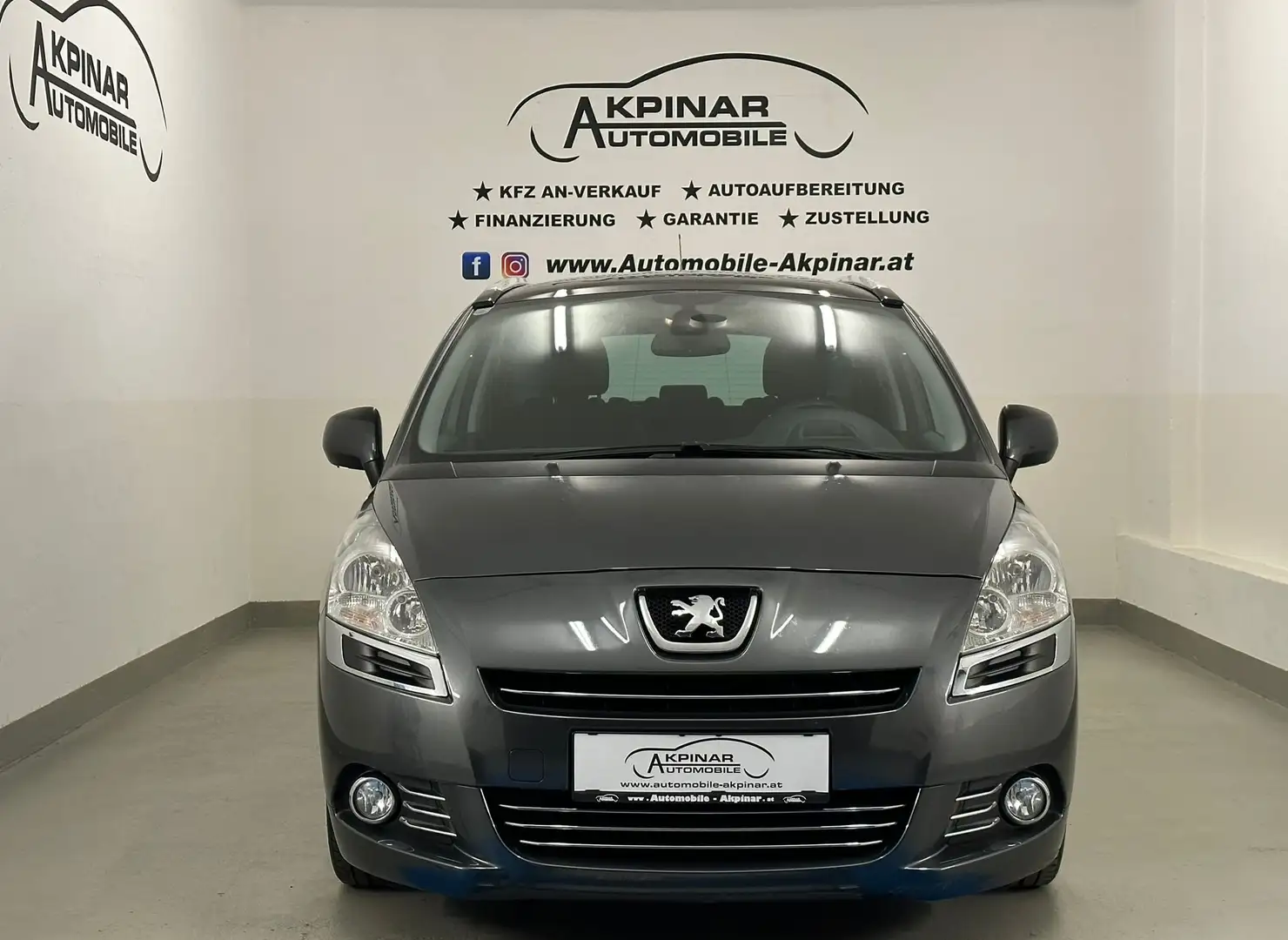 Peugeot 5008 1,6 HDI Platinum Aut. Grau - 2