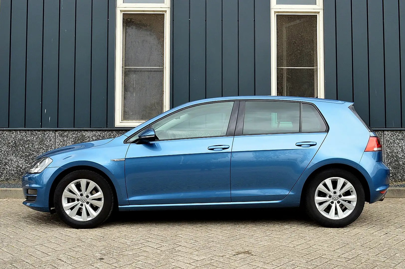 Volkswagen Golf 1.0 TSI Comfortline Rijklaarprijs-Garantie Navigat Blauw - 2