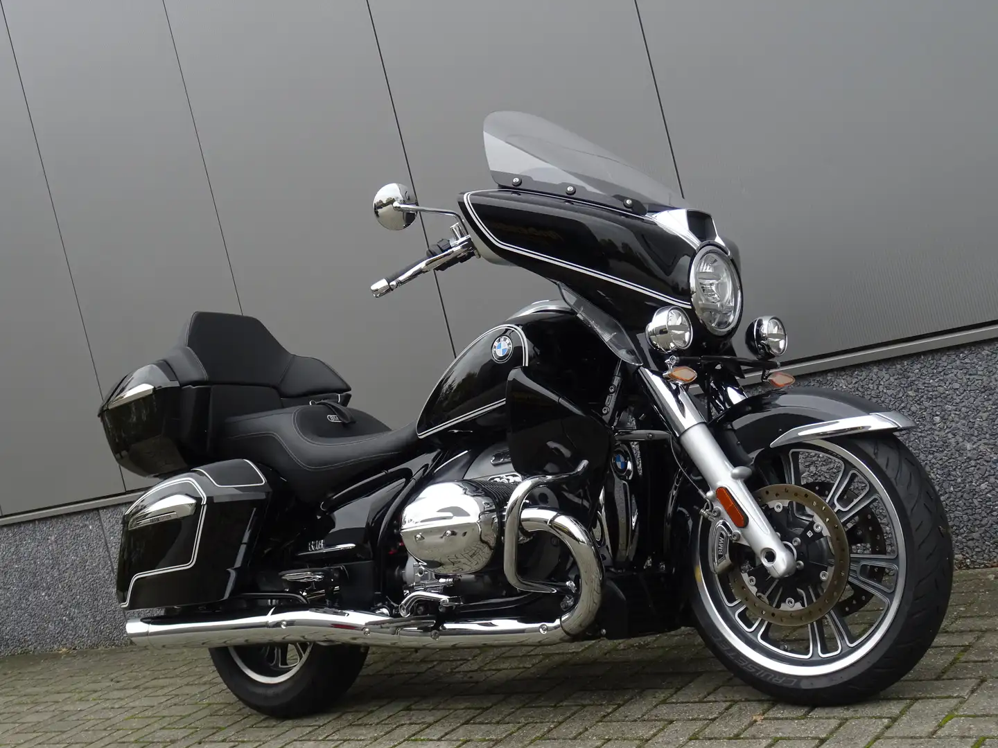 BMW R 18 Transcontinental crna - 2