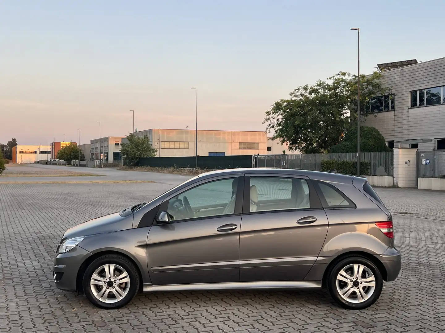 Mercedes-Benz B 180 Premium auto - 1