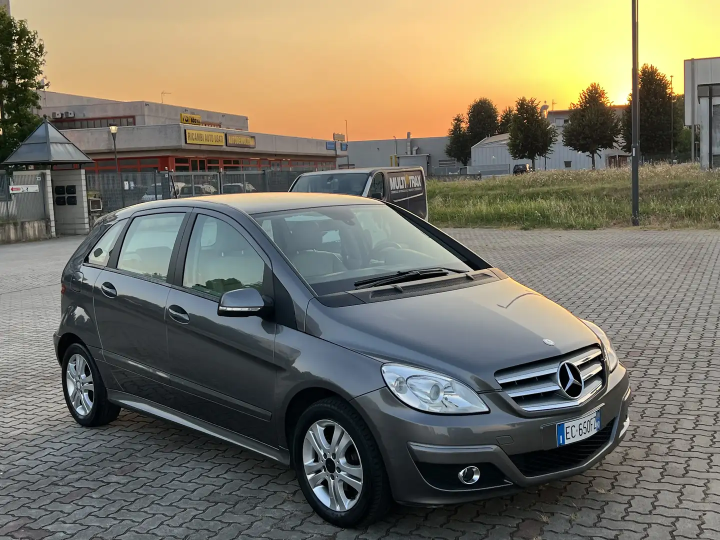 Mercedes-Benz B 180 Premium auto - 2