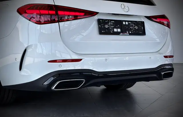 Mercedes-Benz C-Class view 13