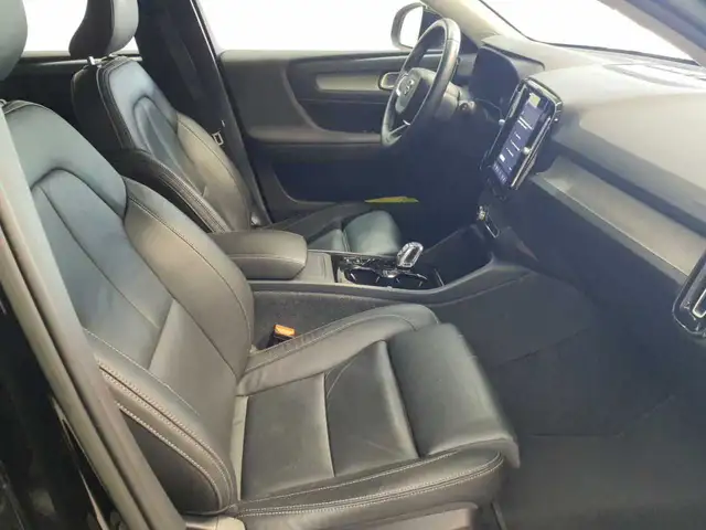 Volvo XC40 view 8