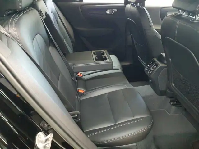Volvo XC40 view 14