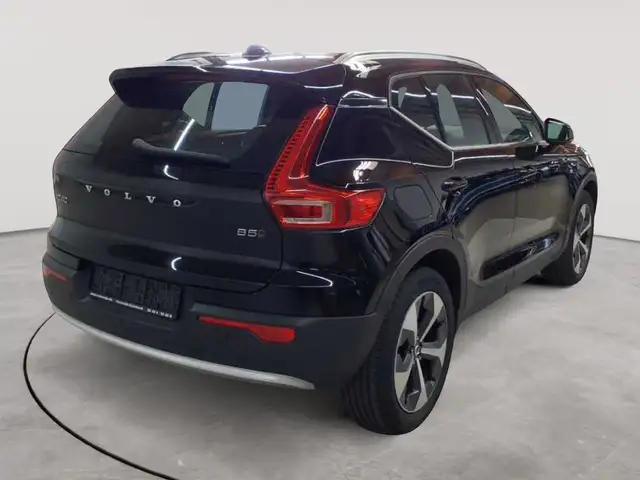 Volvo XC40 view 4