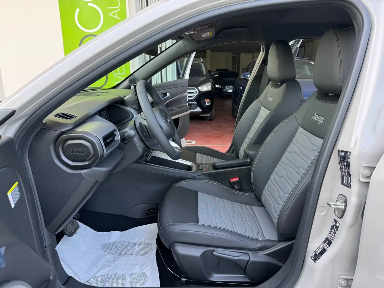 Jeep Avenger 1.2 turbo e-hybrid mhev Upland 4Xe 145cv edct6 km0 PROMO 5