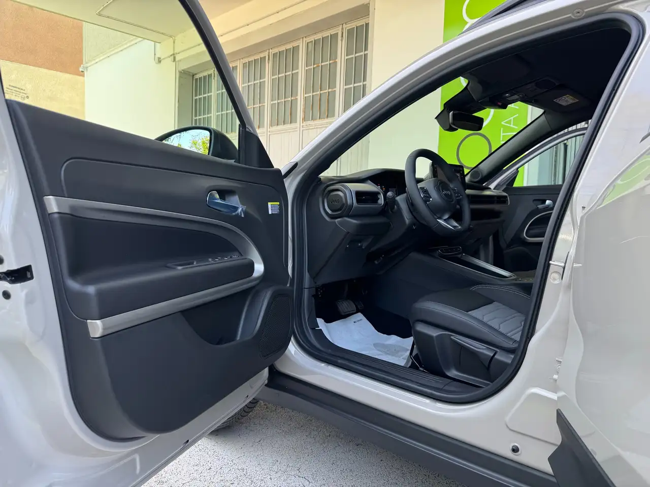 Jeep Avenger 1.2 turbo e-hybrid mhev Upland 4Xe 145cv edct6 km0 PROMO 16