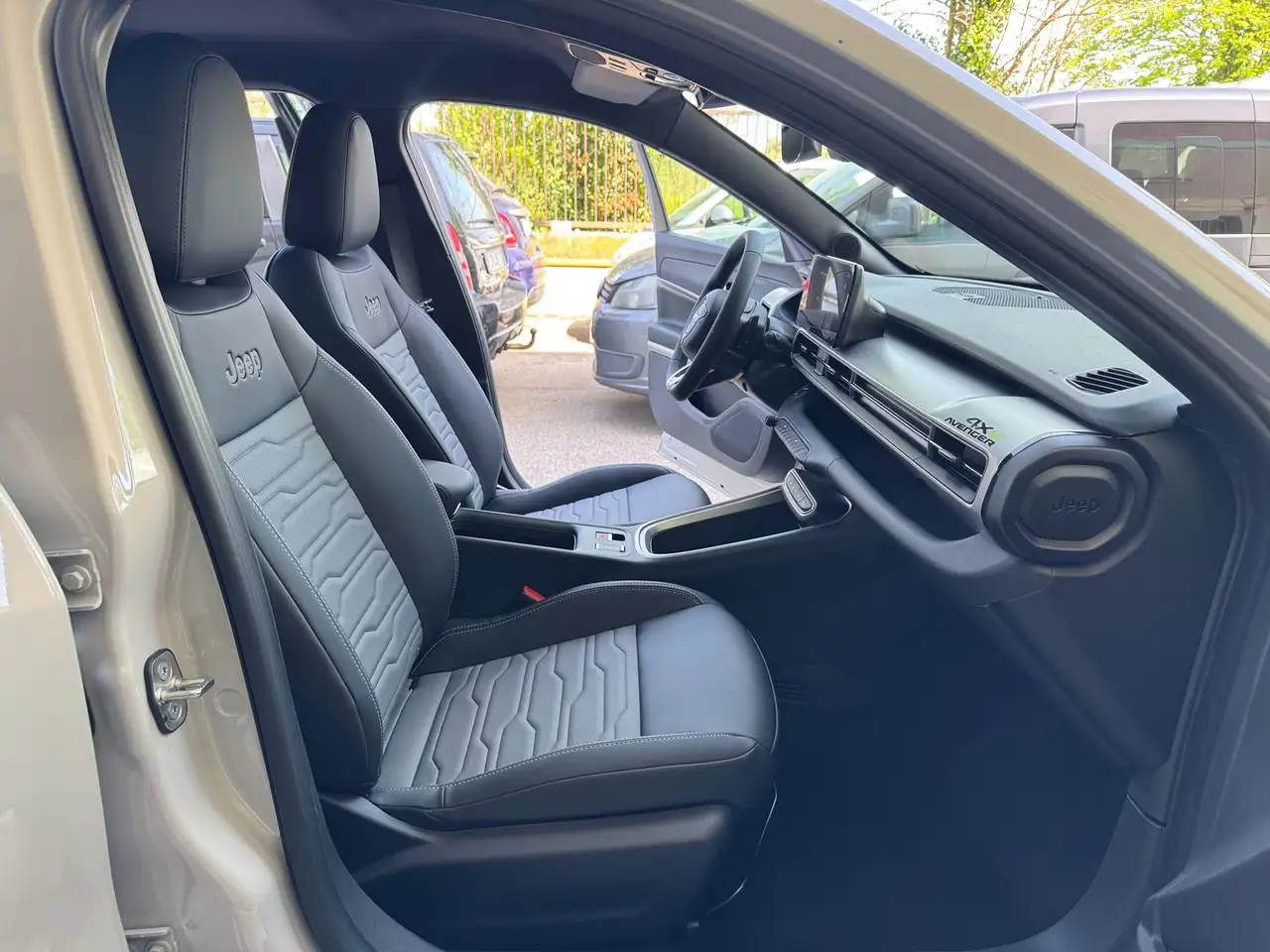 Jeep Avenger 1.2 turbo e-hybrid mhev Upland 4Xe 145cv edct6 km0 PROMO 8