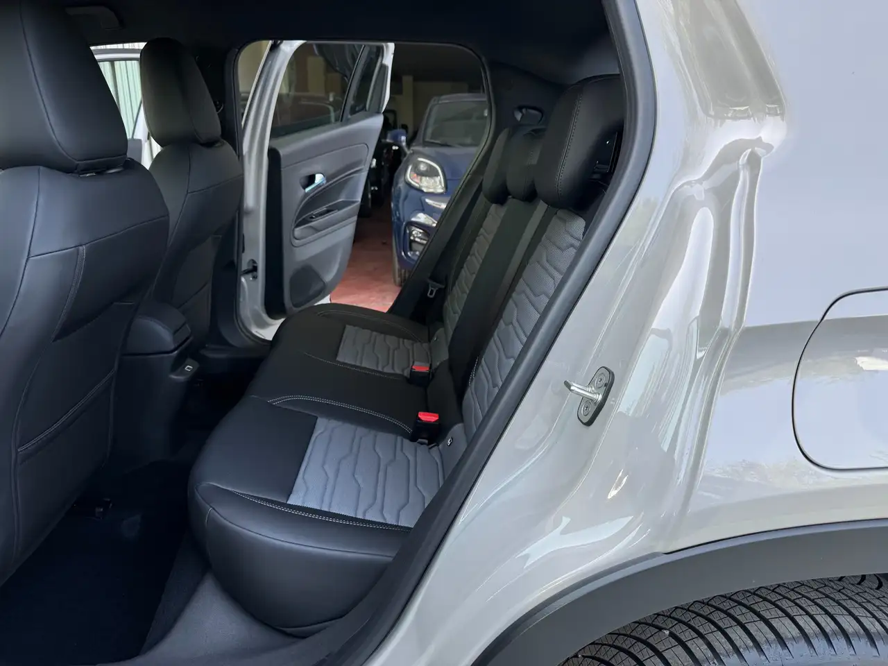 Jeep Avenger 1.2 turbo e-hybrid mhev Upland 4Xe 145cv edct6 km0 PROMO 6