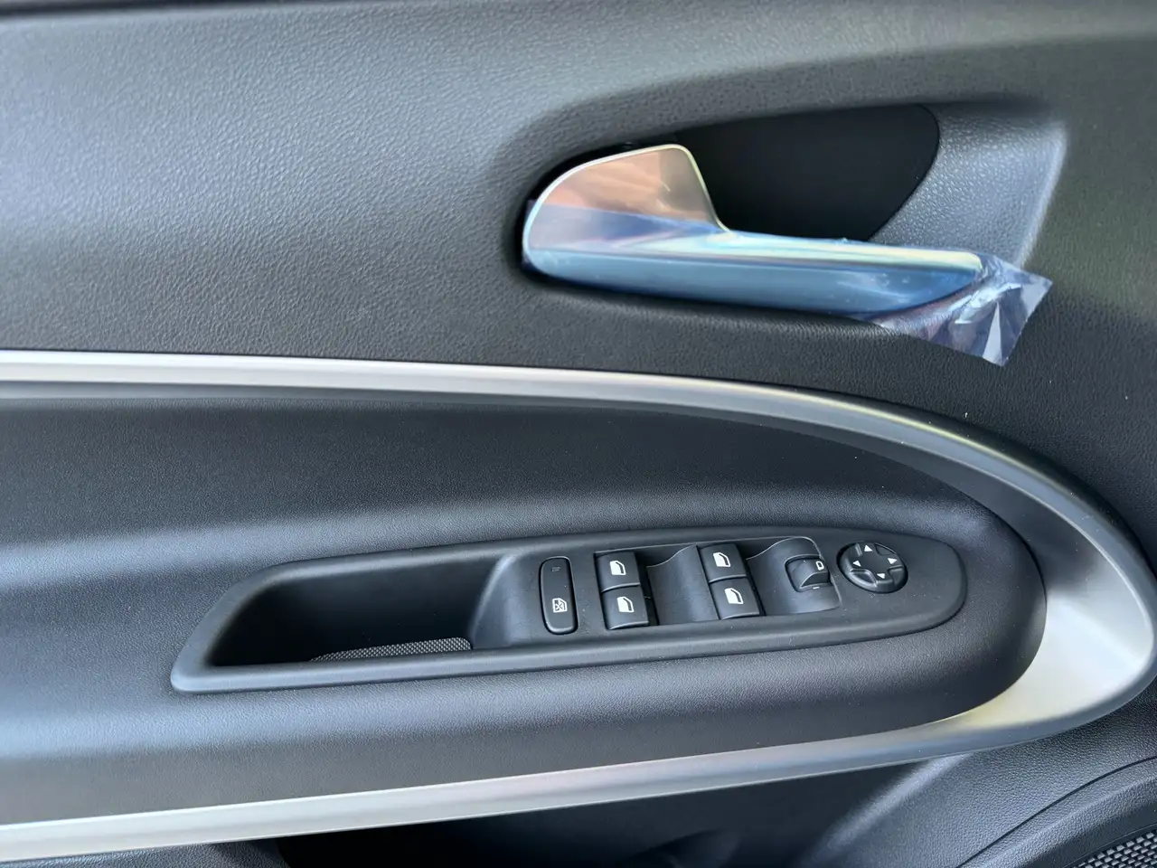 Jeep Avenger 1.2 turbo e-hybrid mhev Upland 4Xe 145cv edct6 km0 PROMO 28