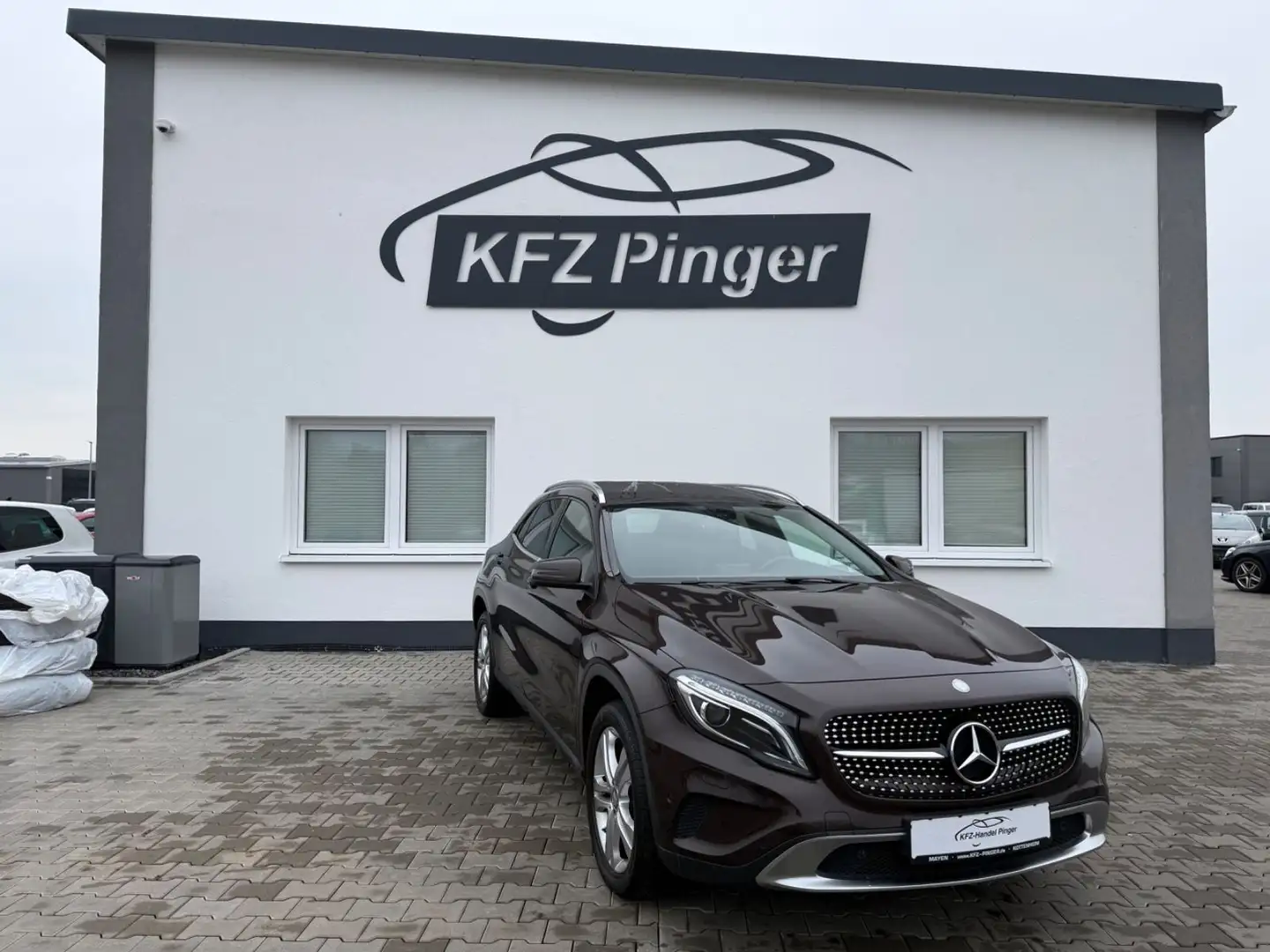 Mercedes-Benz GLA 200 GLA -Klasse GLA 200 CDI / d Braun - 1