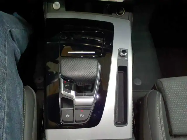 Audi Q5 view 10