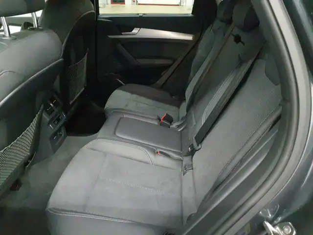 Audi Q5 view 13