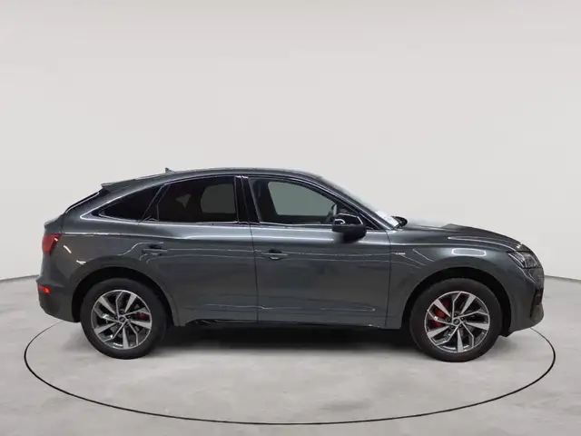 Audi Q5 view 3
