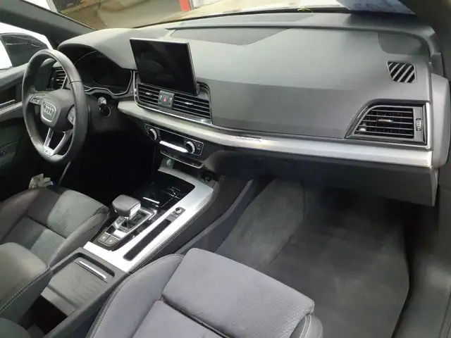 Audi Q5 view 9