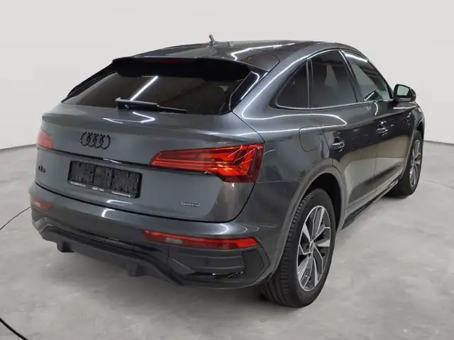 Audi Q5 view 4
