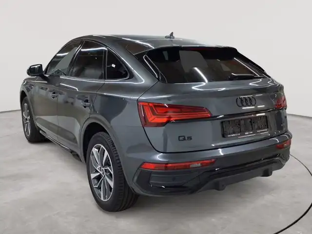 Audi Q5 view 5
