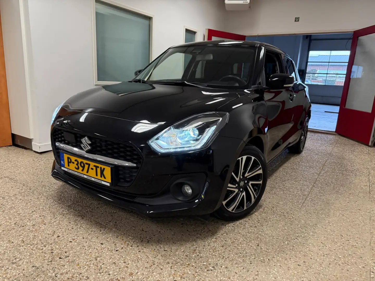 Suzuki Swift 1.2 Style Smart Hybrid | Navi| Carplay| 10 jaar ga Zwart - 1