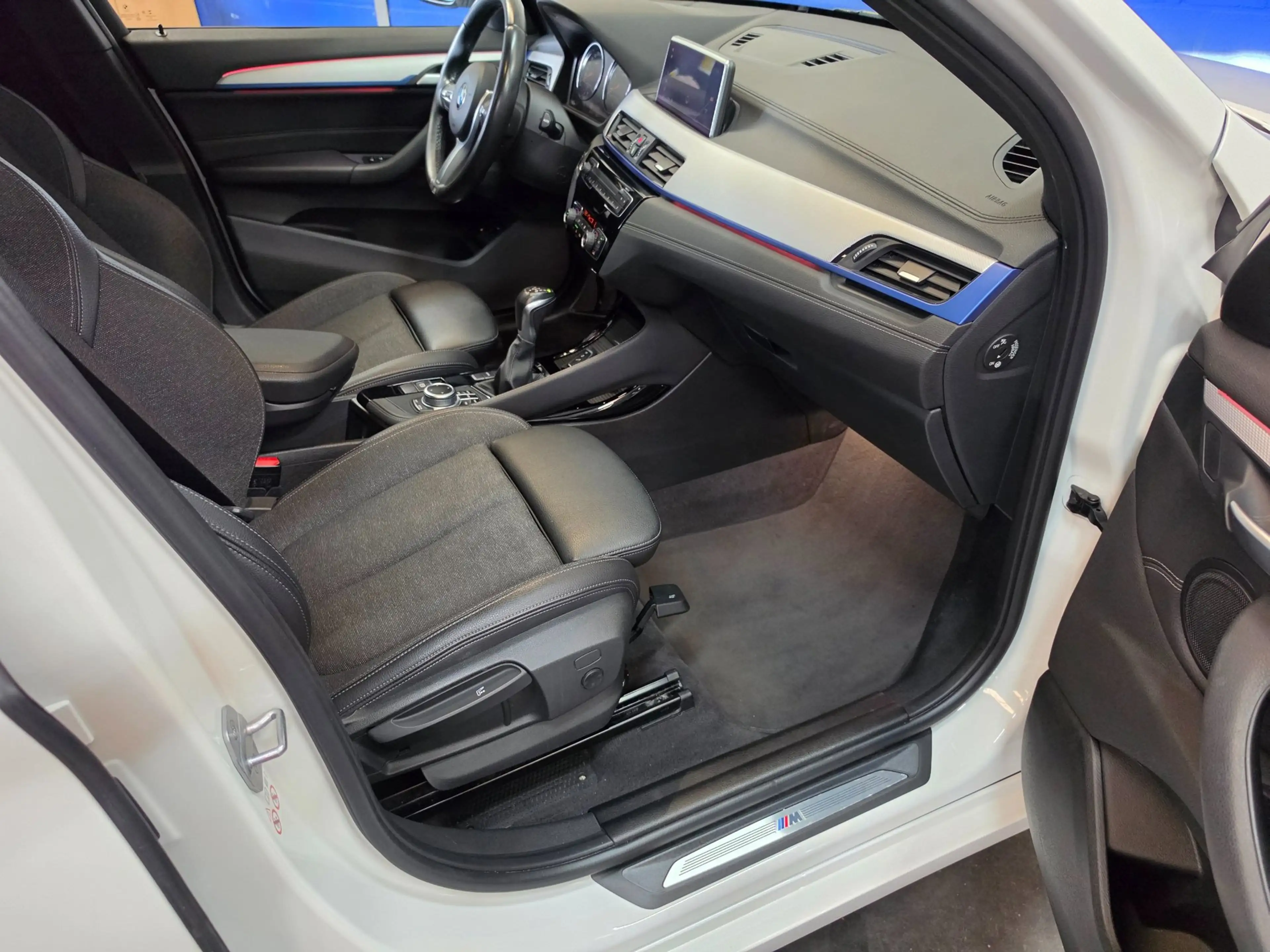 BMW X1 XDrive25e eDrive Edition///M pakket/Panorama/Trekh — photo 15