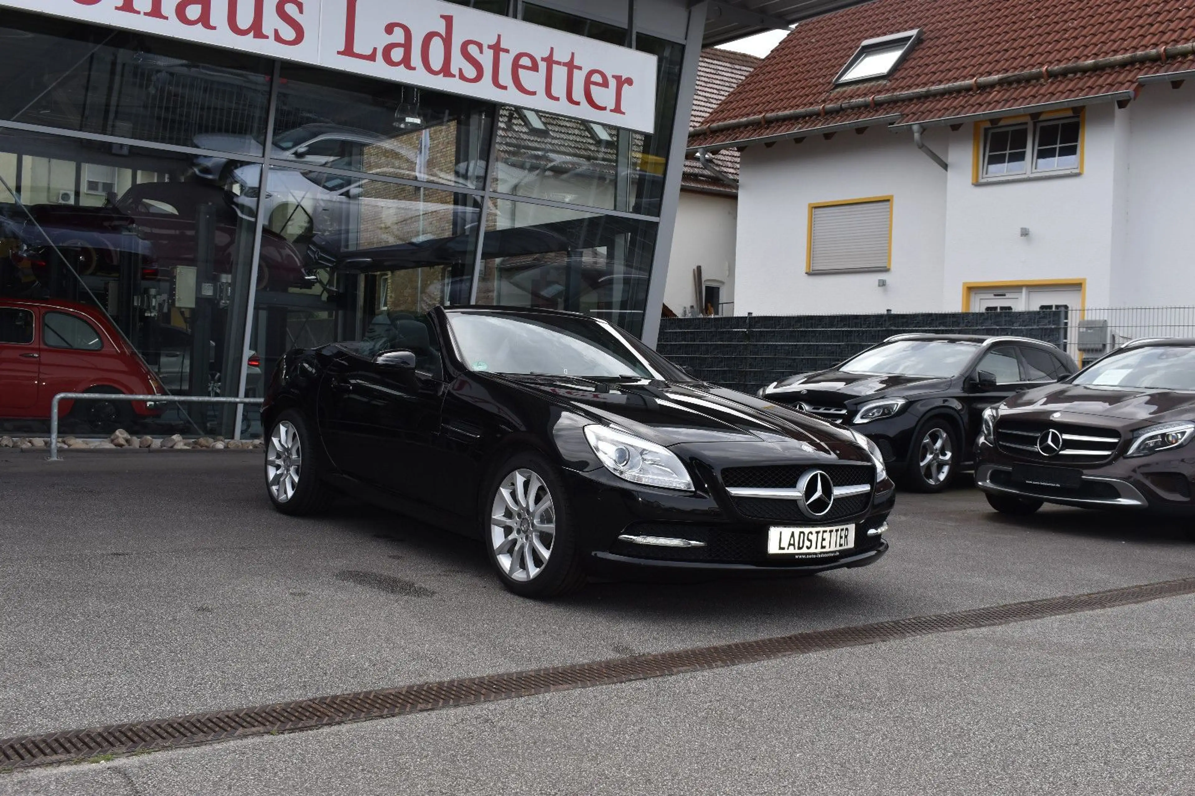 Mercedes-Benz SLK 200 Roadster *Airscarf*PDC*Leder*Navi*