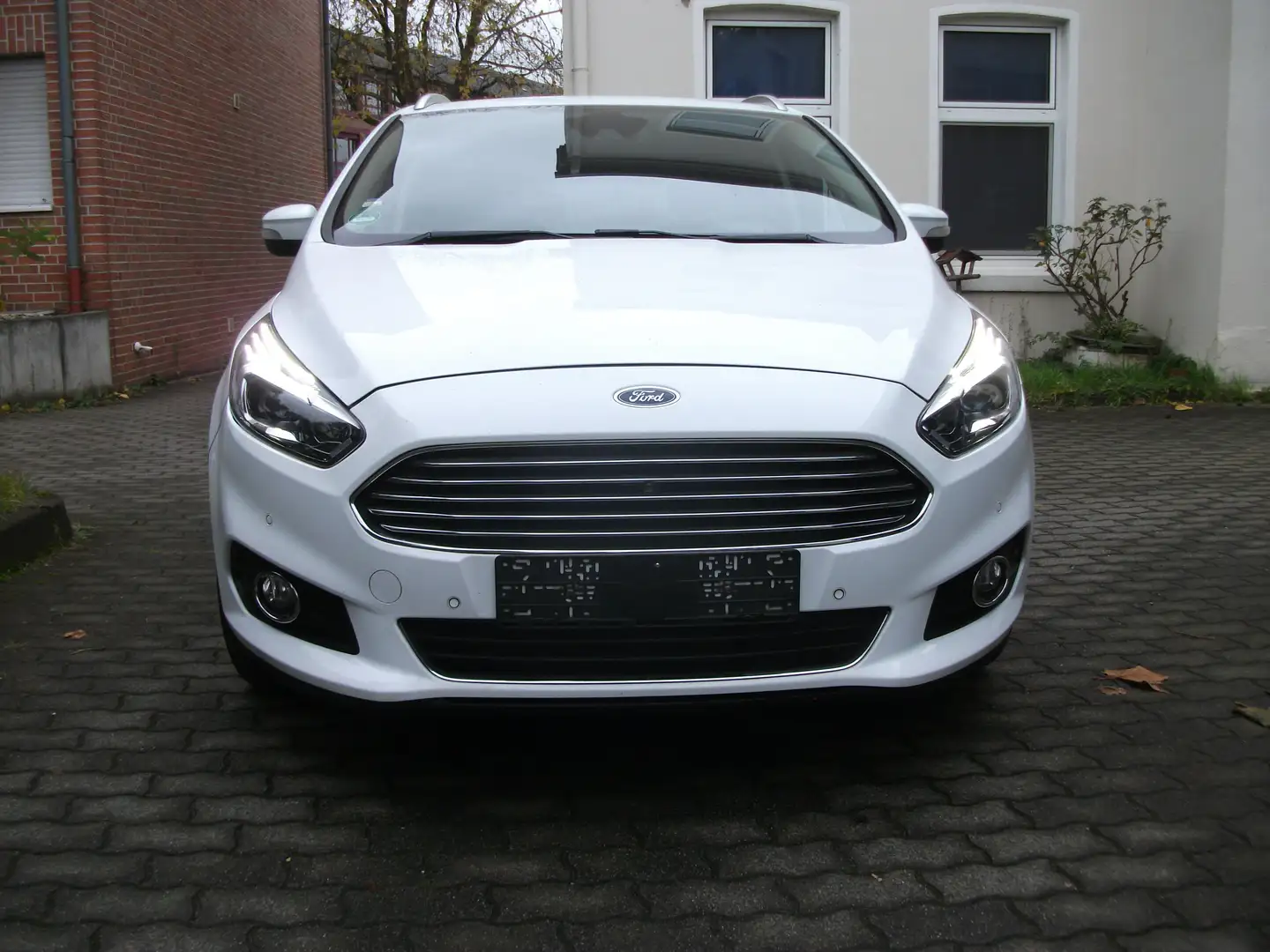 Ford S-Max 1.5 Titanium, Alufelgen, E-AHK,E-Heckklappe,LED Weiß - 2