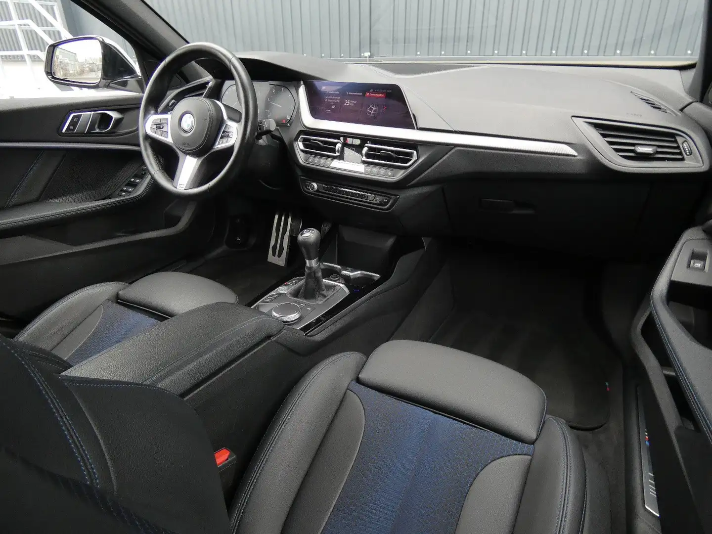 BMW 118 d M Sportpaket LED SHZ HiFi DAB Tempomat PDC Weiß - 2