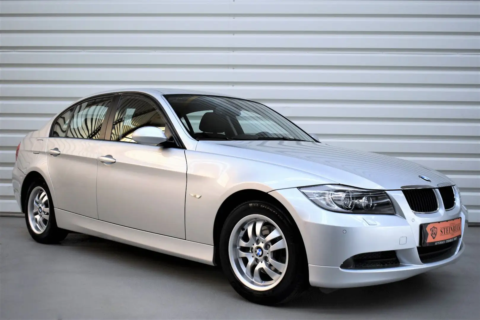 BMW 320 i Lim.+Navi+Xenon+PDC+1.Hand+34.600KM Argent - 1