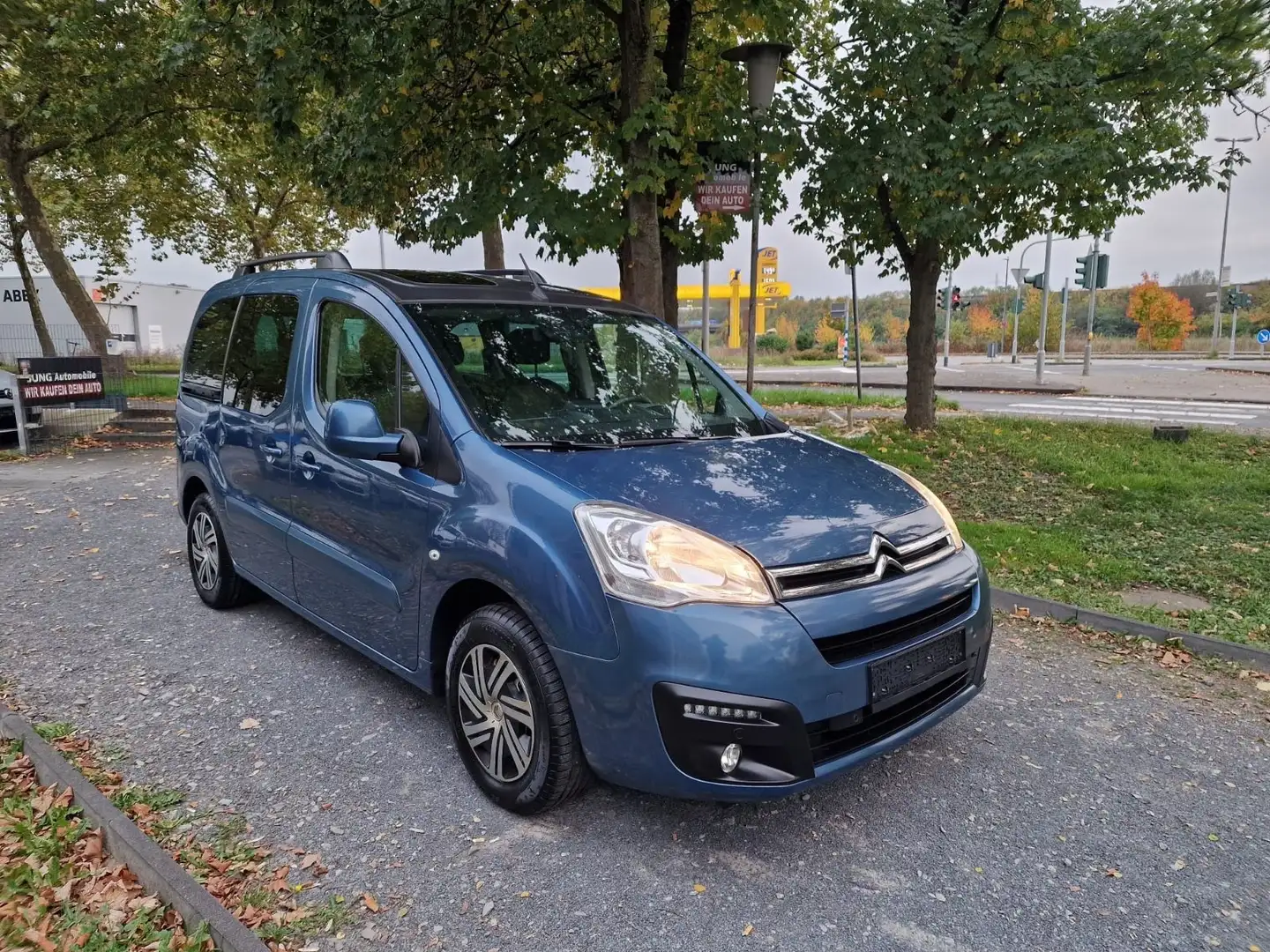 Citroen Berlingo Kombi Shine Automatik/ Navi / Euro 6 Blau - 1