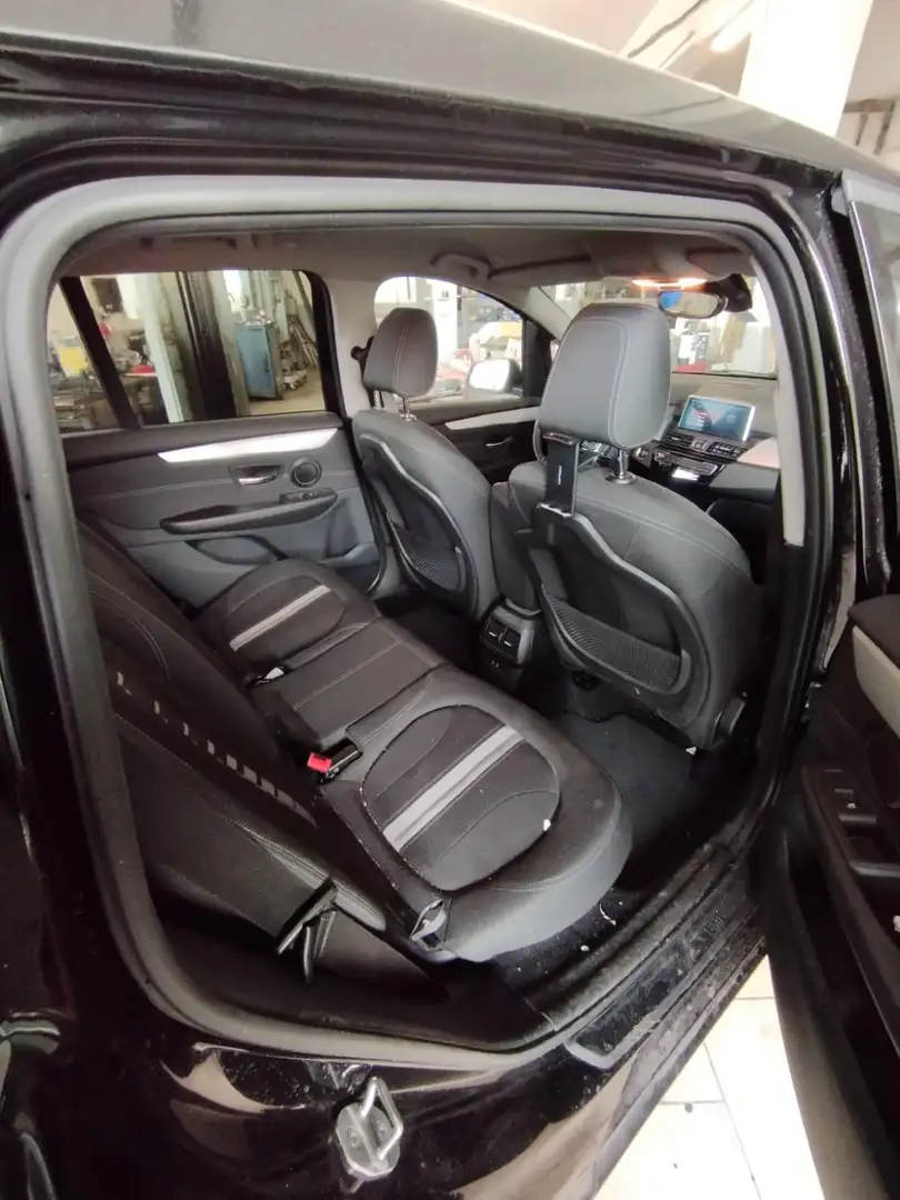 BMW 218 218d Active Tourer Aut. Schwarz - 2