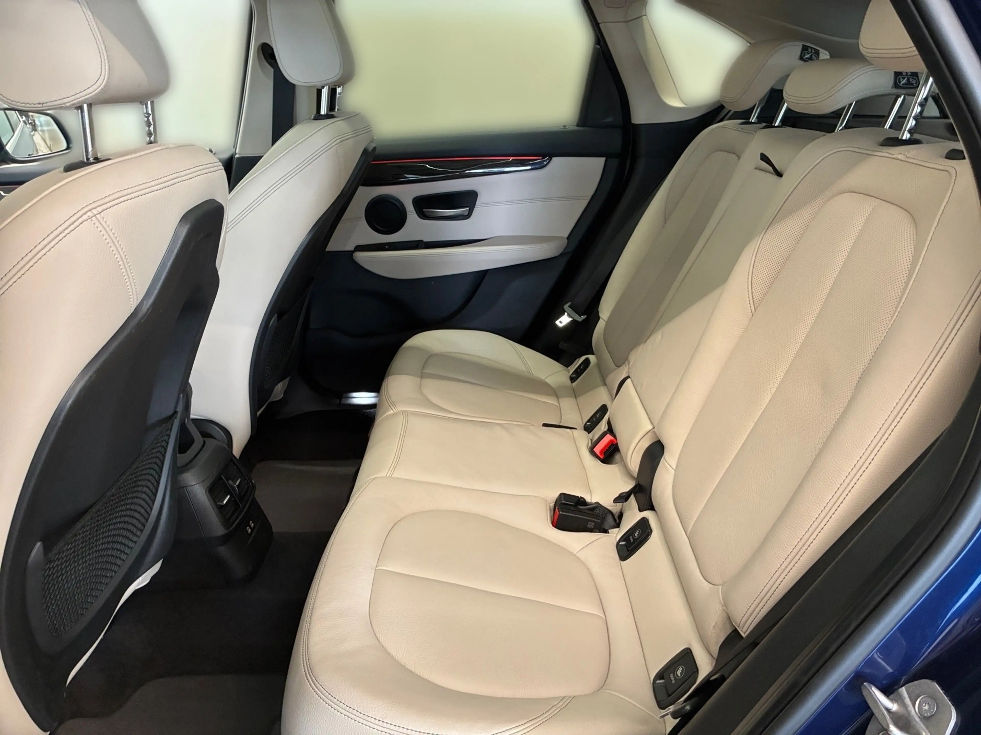 BMW 220 d xDrive — photo 7