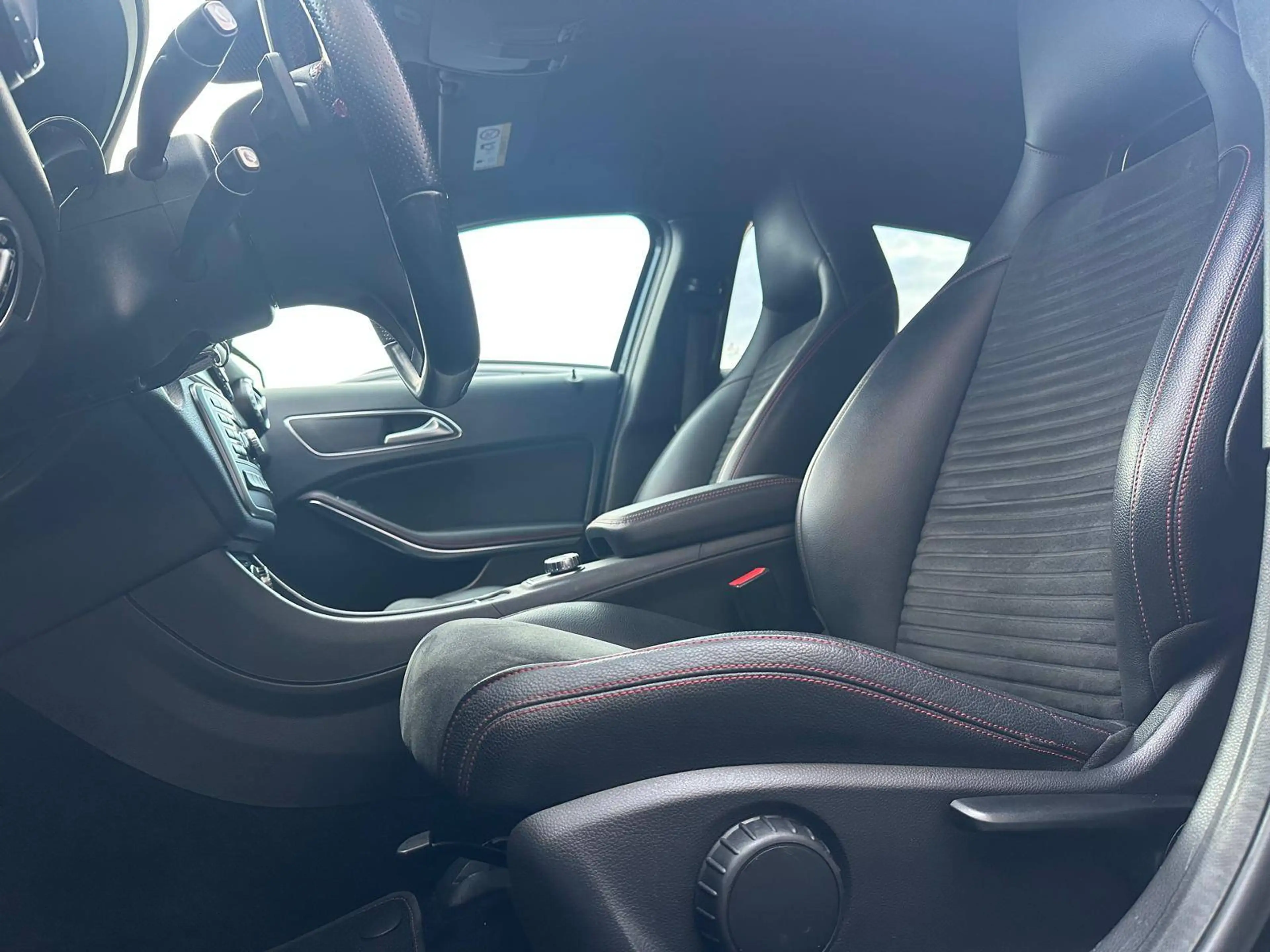 Mercedes-Benz GLA 220 GLA 220 d 4Matic AMG Line **Finanzierung** — photo 14
