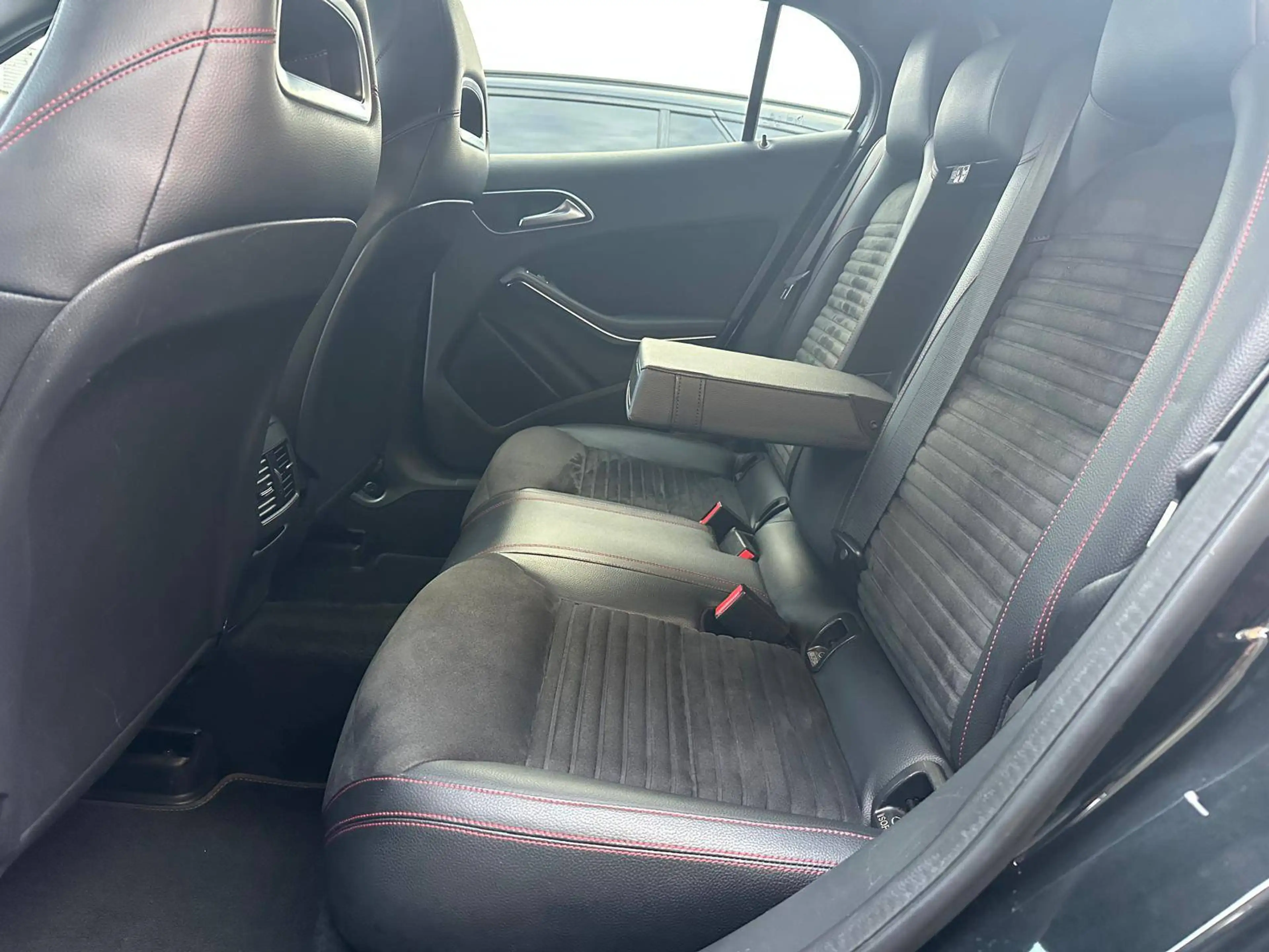 Mercedes-Benz GLA 220 GLA 220 d 4Matic AMG Line **Finanzierung** — photo 15