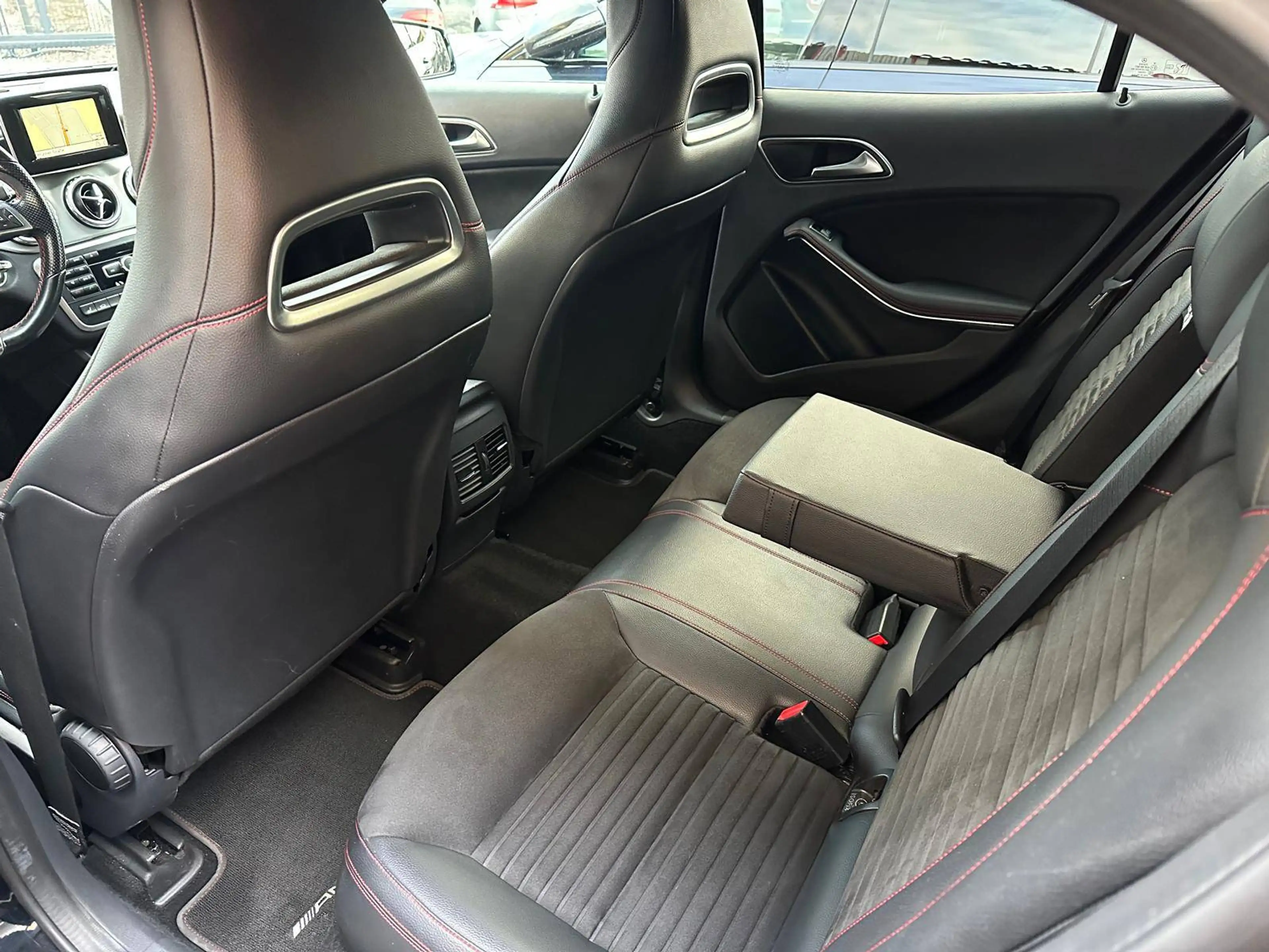 Mercedes-Benz GLA 220 GLA 220 d 4Matic AMG Line **Finanzierung** — photo 12