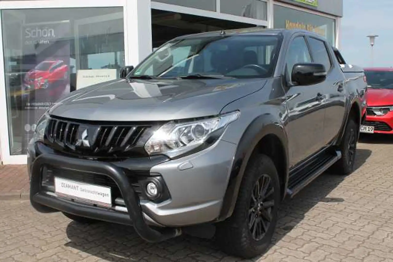 Mitsubishi L200 Doppelkabine 2.4 DI-D+ 4WD Automatik Grau - 1