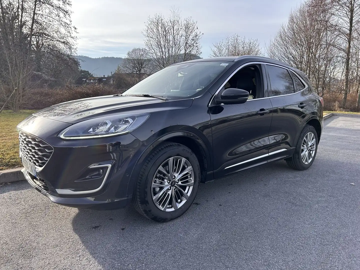 Ford Kuga 2.5 DURATEC 190CH FHEV E85 VIGNALE BVA Schwarz - 1