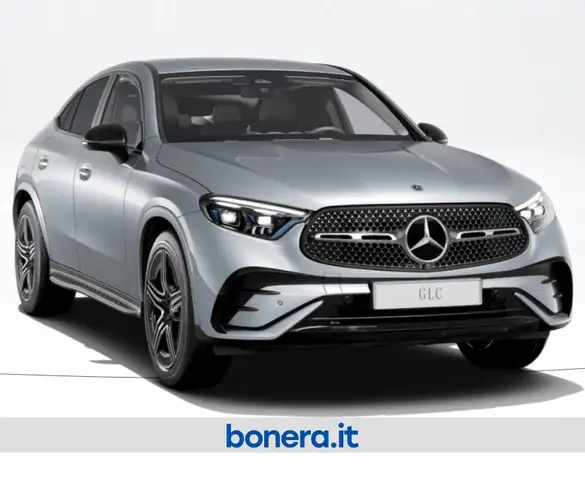 Mercedes-Benz 220 view 2