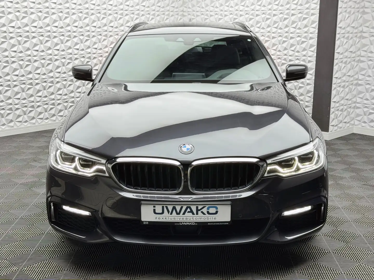BMW 520 d M-PAKET/AKTIVLENK/ACC/PANO/AHK/KEYL/CAM/DAB Grau - 2