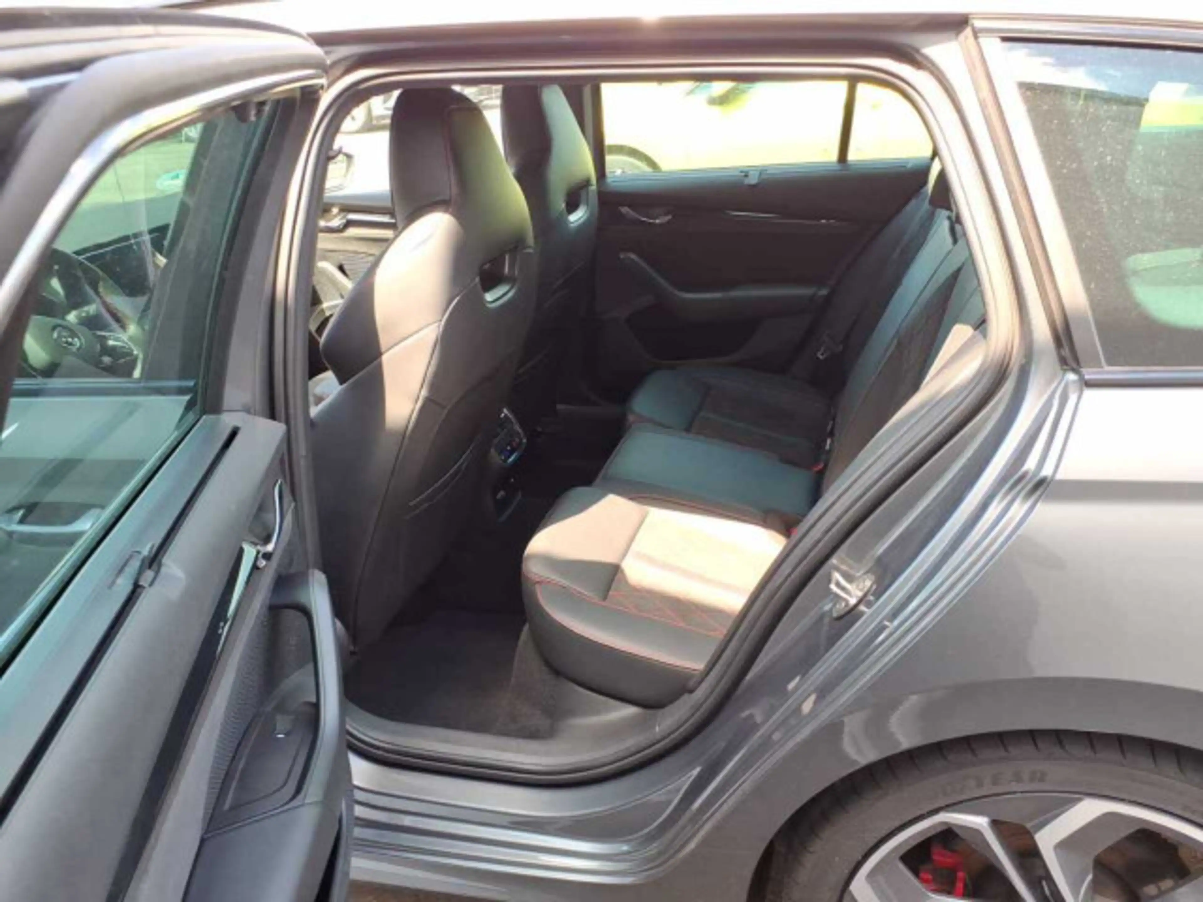 Skoda Octavia Combi 2.0 TSI DSG RS AHK+DCC+HuD+Pano+36 — photo 7